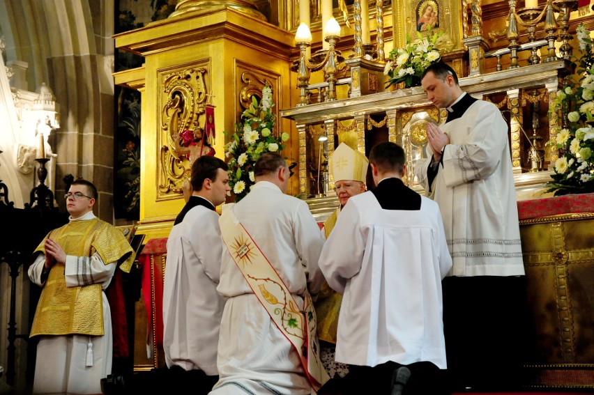 Kraków. Abp Marek Jędraszewski wyświęcił na Wawelu ośmiu diakonów Archidiecezji Krakowskiej