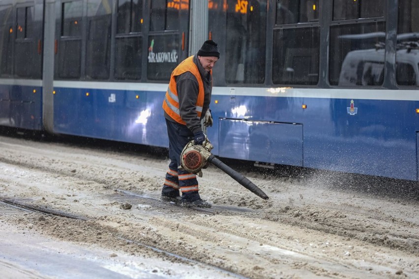 Kraków. Wnioskują o zakup tramwaju do czyszczenia torowisk