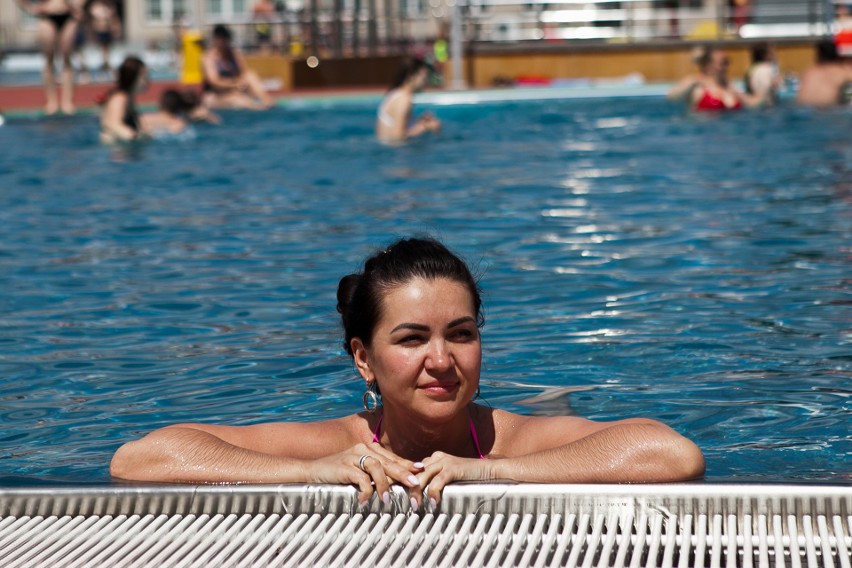 Pierwszy weekend na basenach ROSiR w Rzeszowie. Nie było tłumów! [ZDJĘCIA]