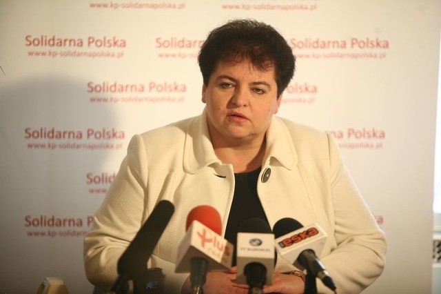 - Zbieramy podpisy, by wstrzymać wejście w życie pakietu klimatyczno &#8211; energetycznego &#8211; mówiła posłanka Marzena Wróbel.