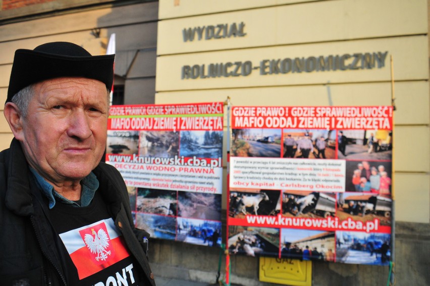 Kraków. 65-letni rolnik z Iwkowej nie ustaje w protestach. Żąda sprawiedliwości