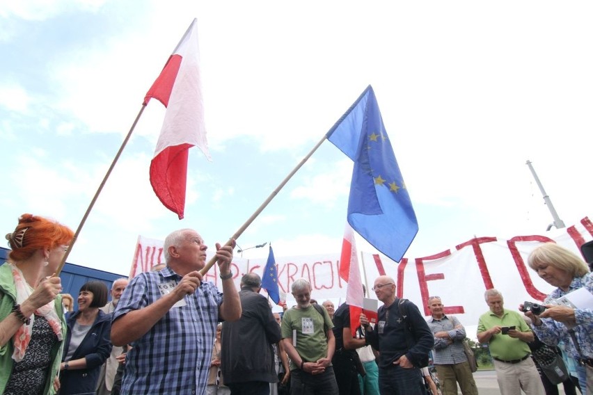 Pikieta pod siedzibą PiS we Wrocławiu