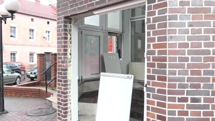 Ciągnikiem wyrwali bankomat ze ściany [FILM]             