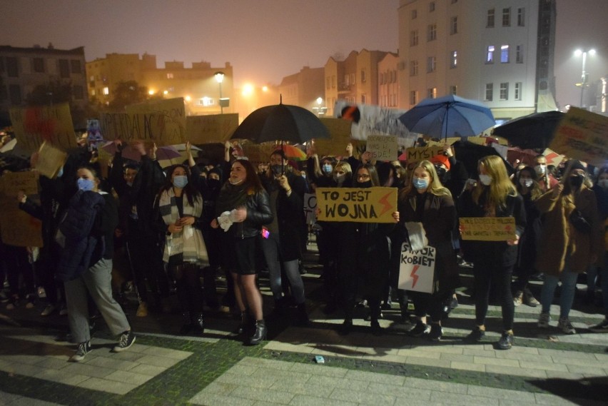 Protest kobiet w Rybniku. "Na tle innych miast rybnicka policja wygląda świetnie. Nie prowokuje, pomaga" ROZMOWA