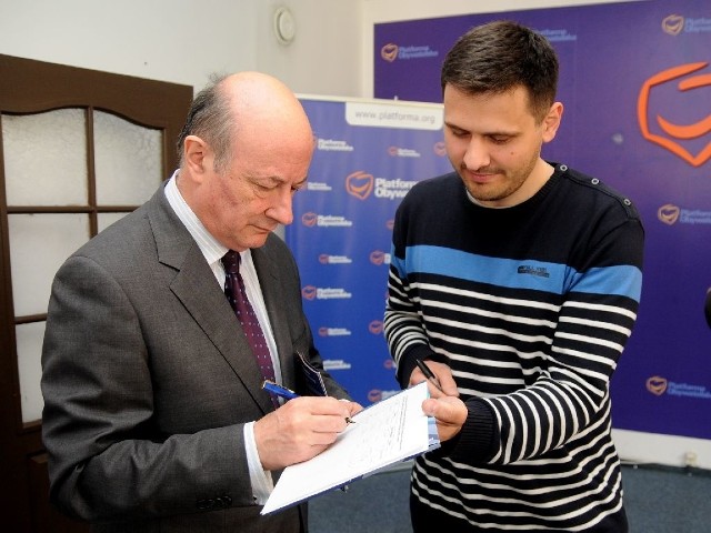 Jan Vincent-Rostowski złożył swój podpis pod apelem. Na zdjęciu z red. Wojciechem Giedrysem