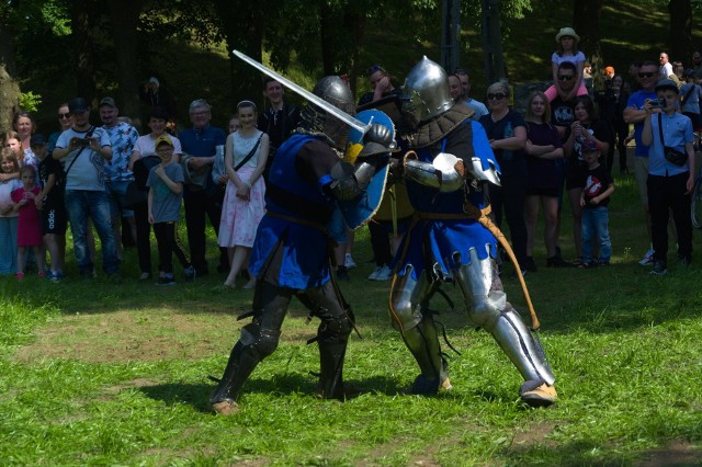 W miniony weekend na iłżeckim zamku ponownie pojawili się rycerze ze stowarzyszenia "LEO CORDE", stoczyli widowiskowe, pokazowe walki.