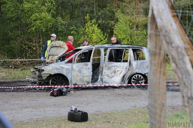 Policjanci prowadzą sprawę pod nadzorem namysłowskiej prokuratury. Decyzją prokuratora nadzorującego śledztwo, wrak samochodu został zabezpieczony na policyjnym parkingu, a ciała przekazane do sekcji zwłok, która najprawdopodobniej odbędzie się w piątek.