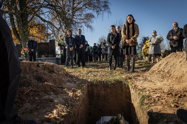 Biznes czy sacrum? Najnowsza produkcja CANAL+ jako pierwsza w Polsce pokaże kulisy branży pogrzebowej.