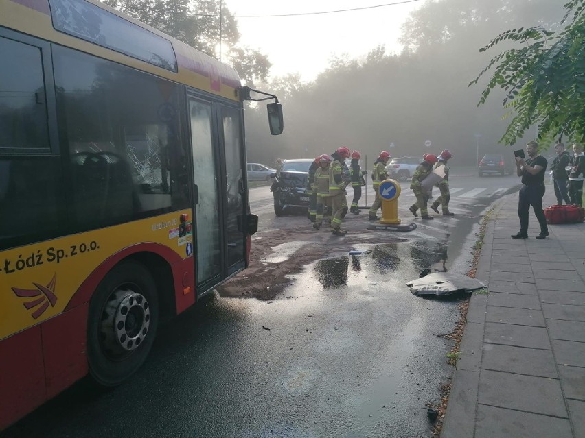 Groźny wypadek na Zdrowiu. Autobus zderzył się z samochodem osobowym ZDJĘCIA