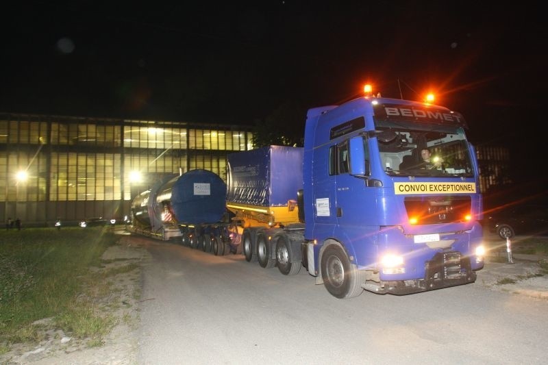 Gigantyczny transport utknął w Kielcach