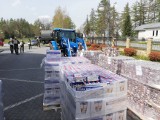Do najbardziej potrzebujących mieszkańców gminy Małogoszcz trafiły tony długoterminowej żywności (ZDJĘCIA)