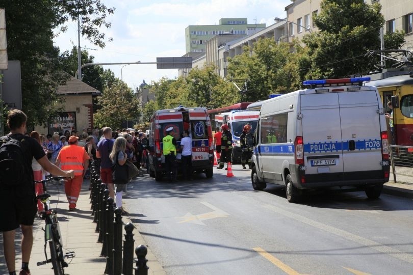 Wypadek na ul. Narutowicza. Tramwaj zderzył się z samochodem. Ogromne korki [zdjęcia]