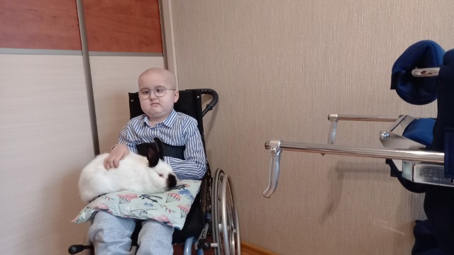 Stan zdrowia 8-letniego Bartka z Bydgoszczy się poprawił, ale chłopiec wciąż wymaga systematycznej i kosztownej rehabilitacji.