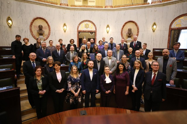 Wręczono Nagrody Marszałka Województwa Śląskiego za Wydarzenie Muzealne Roku 2021. Przesuwaj zdjęcia w prawo - naciśnij strzałkę lub przycisk NASTĘPNE