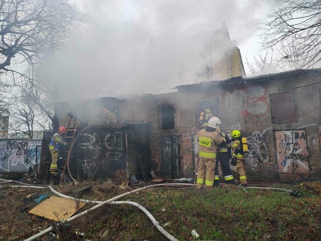Do pożaru doszło przy ulicy Gorzowskiej w Kostrzynie nad Odrą. Ogień pojawił się na terenie osiedla Marii Konopnickiej.
