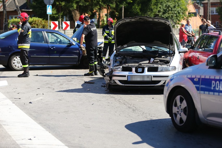 Wypadek trzech aut w Skowierzynie, gmina Zaleszany