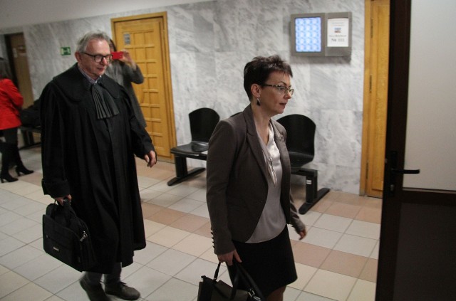 Jolanta Kociuba w drodze na przesłuchanie w kancelarii tajnej i mecenas Ryszard Łepski, jeden z obrońców Grzegorza Kiełba