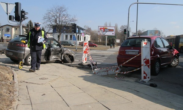 Wypadek na skrzyżowaniu ul. Pojezierskiej z ul. Hipoteczną.