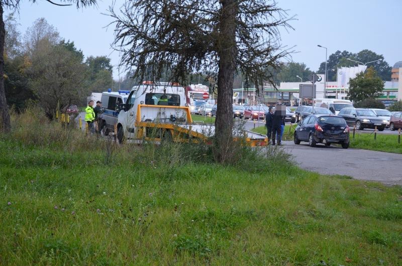 Wrocław: Wypadek na al. Karkonoskiej. Trzy osoby ranne (ZDJĘCIA)