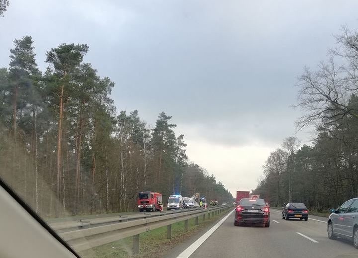 Wypadek na S3. Ciężarówka wjechała w dwa auta osobowe. 4 osoby ranne