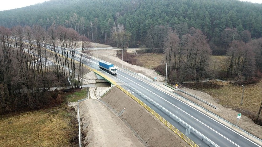 W czwartek, 13 grudnia 2018 roku otwarcie dla ruchu zmodernizowanej drogi wojewódzkiej numer 762 na odcinku Chęciny-Małogoszcz