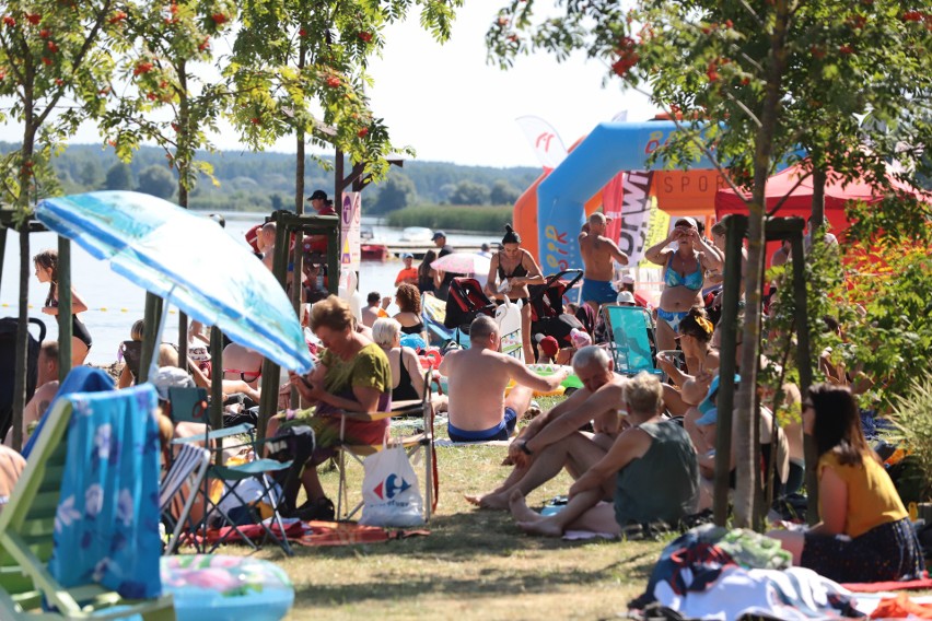 Plaża na Dojlidach przeżywa oblężenie. Tłumy wypoczywają nad zalewem (zdjęcia)