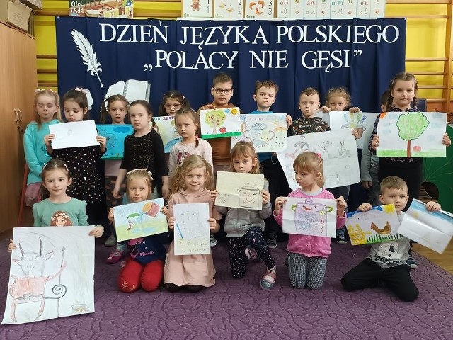 Dzień Języka Ojczystego w Przedszkolu w Małogoszczu. Powstały ilustracje związane z przysłowiami.
