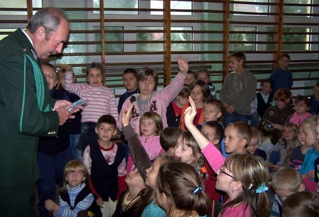 Konkurs ekologiczny poprowadził Ryszard Madej, znany miłośnik przyrody z Tarnobrzega.