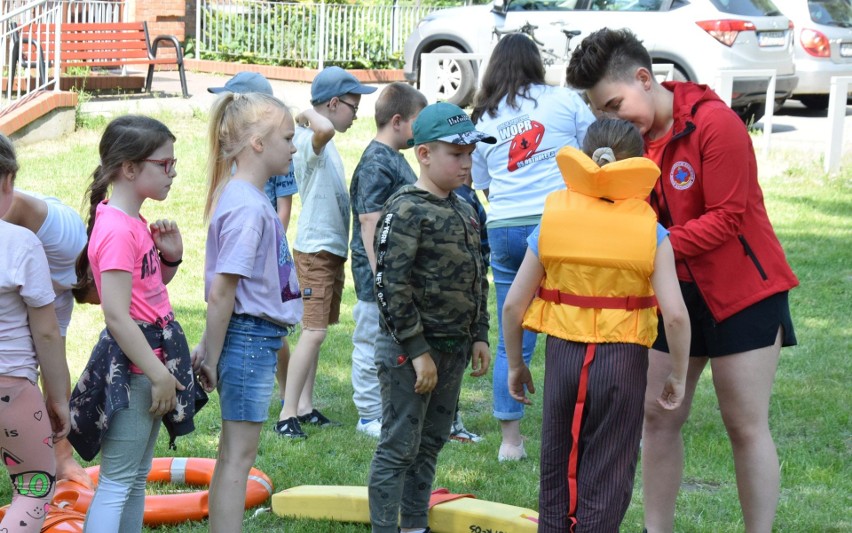 Kultownia w Wojciechowicach. Akcja profilaktyczna „Na wakacje wyjeżdżamy, bezpiecznie wracamy”. 7.06.2022. Zdjęcia