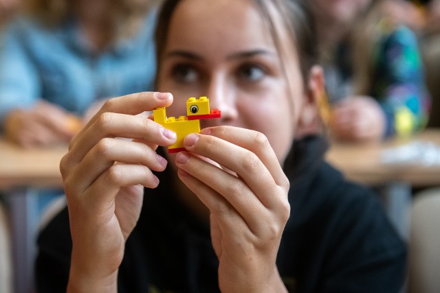 Na Wydziale Matematyki i Informatyki UAM powstało edukacyjne innowacyjne studium LEGO. Zobacz galerie ---->