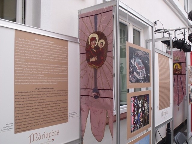 Na dziedzińcu muzeum nadal czynna jest wystawa o "węgierskiej Czestochowie", grekokatolickim sanktuarium Mariamposc