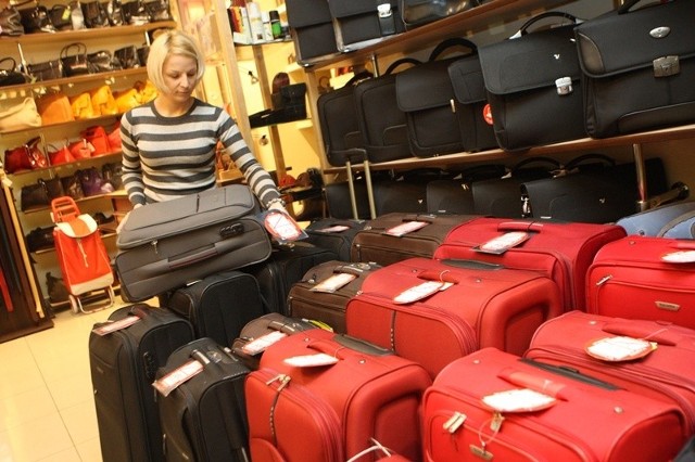 W salonie Kemer przeceniono walizki na kółkach marki Puccini. Wybór jest bardzo szeroki.