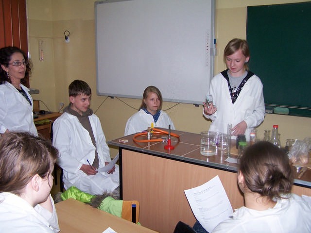 Dodatkowe zajęcia z chemii w Gimnazjum nr 1 w Gniewkowie