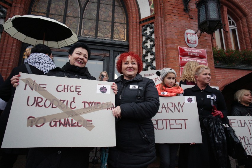 Czarny Protest w Słupsku. Kobiety protestowały po raz drugi.