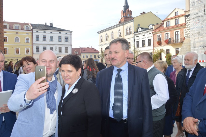 Wybory samorządowe 2018. Wicepremier Beata Szydło spotkała się z tarnowianami na Rynku [ZDJĘCIA]