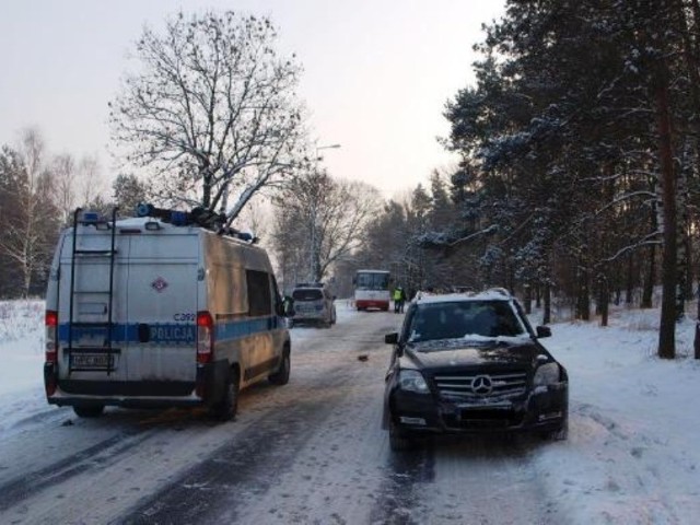 Mercedes potrącił 17-latkę w Silnie. Kierowca był trzeźwy