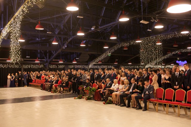 Studniówki 2018. Liceum Ogólnokształcące nr 5 w Opolu. Maturzyści bawili się na balu w domexpo