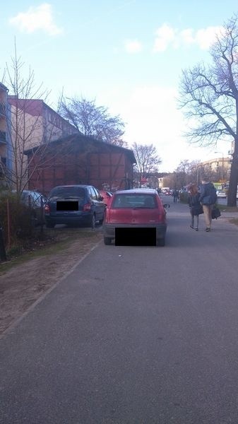 Z drogi! Pan i władca zaparkował! Czyli jak parkują kierowcy w Toruniu? [zdjęcia]