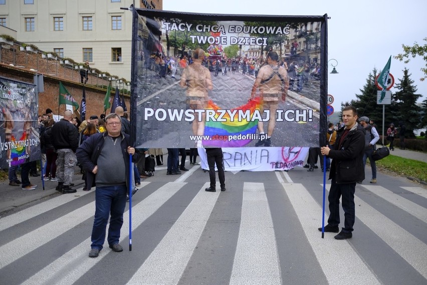 Na terenie toruńskiej starówki zaplanowano na dziś w summie...