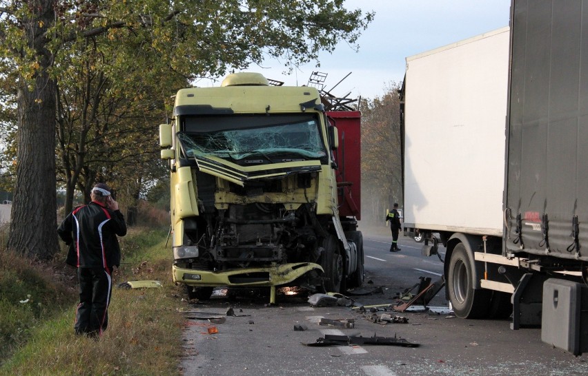 Wypadek w Kuczku. Zderzyły się trzy samochody ciężarowe