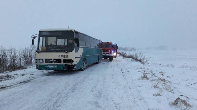 Wypadek autobusu z dziećmi w Wielichnowach Wielkich