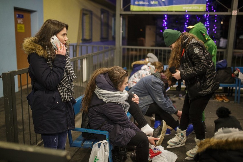 Tarnów. Dyskoteka na lodzie przyciąga tłumy łyżwiarzy [ZDJĘCIA]