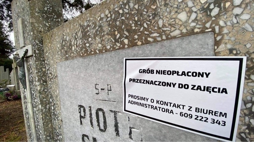 Na cmentarzu w Gorzowie znów pojawiły się białe kartki. Mają przypominać o zaległych opłatach