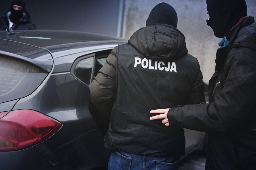 Policjanci zatrzymali 38-latka, który handlował narkotykami [ZDJĘCIA]