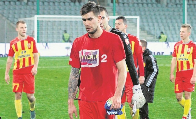 Kapitan Korony Kamil Sylwestrzak ma kilka propozycji i już w zimie może opuścić klub. Jego kontrakt wygasa 30 czerwca 2016.