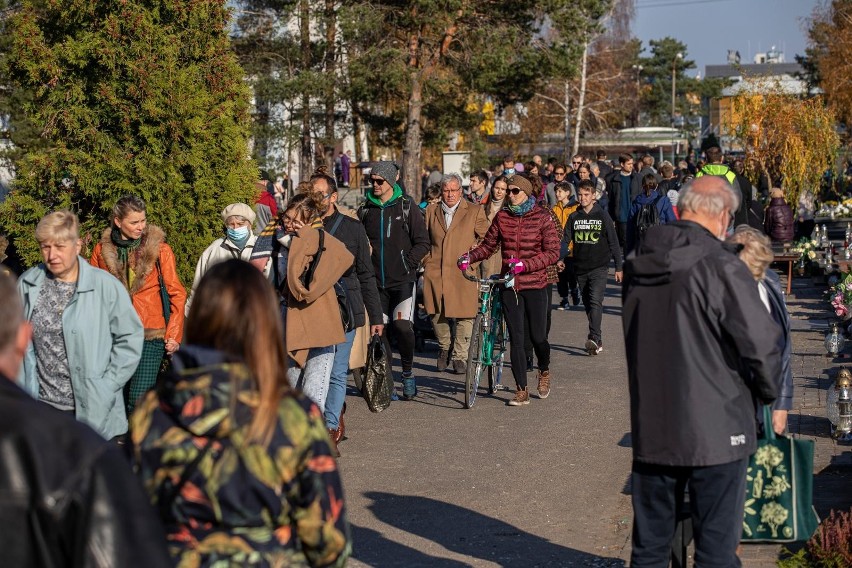 Uroczystość Wszystkich Świętych to czas refleksji i zadumy....