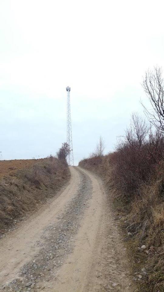 Jeżówka. Maszt telefonii komórkowej już stoi. Burmistrz zapowiada kolejny