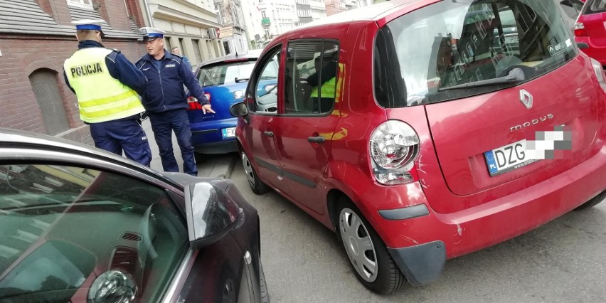 Młoda kobieta zniszczyła kilka aut. Nie ma z nią kontaktu [ZDJĘCIA]