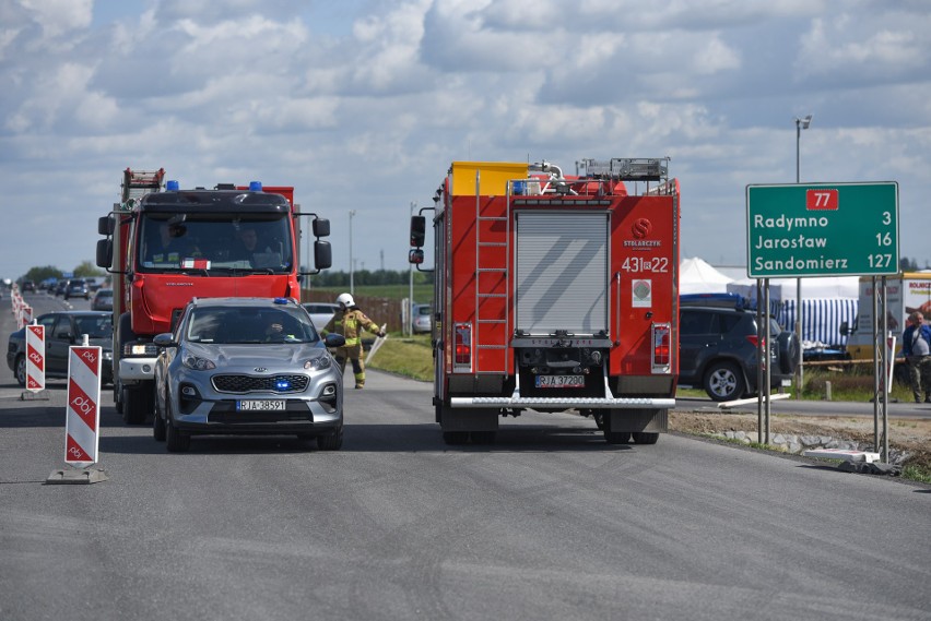 Wypadek pod Giełdą Wschód w Skołoszowie. Do szpitala zabrano kierującą hyundaiem [ZDJĘCIA]