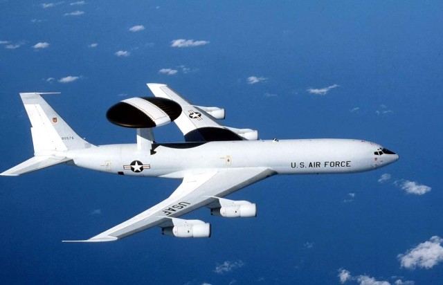 Samolot AWACS amerykańskich sił powietrznych. Zdjęcie ilustracyjne